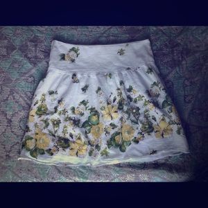 White mini skirt with green and yellow daisies